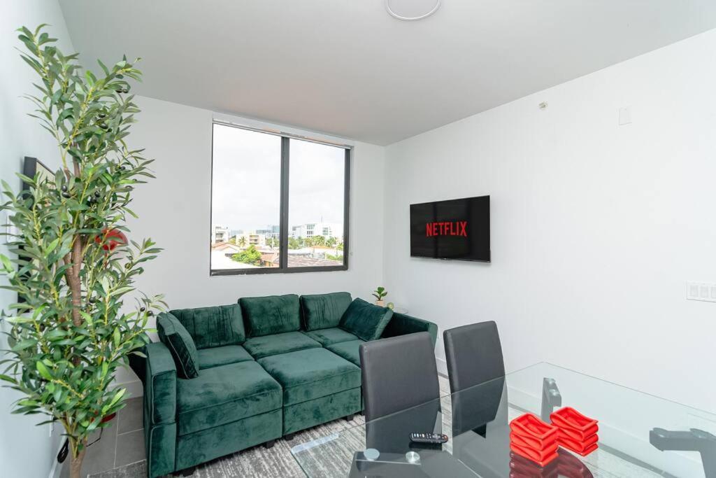 King Bed 2 Bedrooms Oasis Minutes To Brickell 6 Guests Apartment