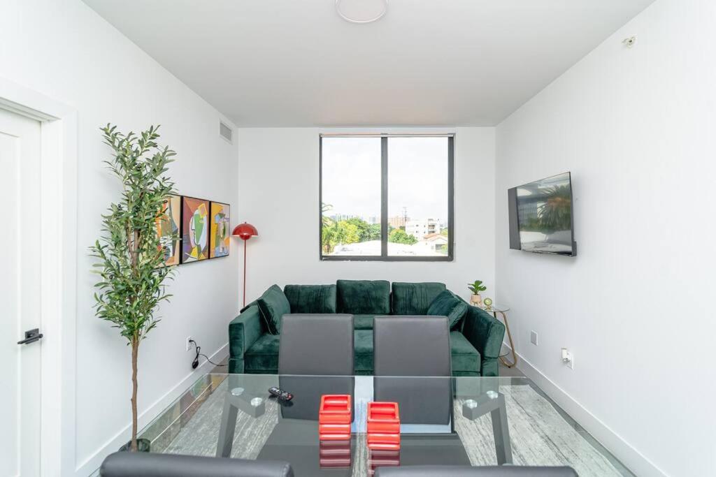 King Bed 2 Bedrooms Oasis Minutes To Brickell 6 Guests Apartment Miami