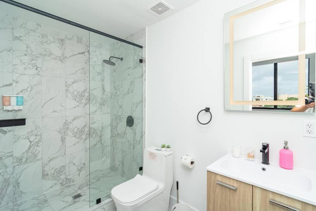 King Bed 2 Bedrooms Oasis Minutes To Brickell 6 Guests *